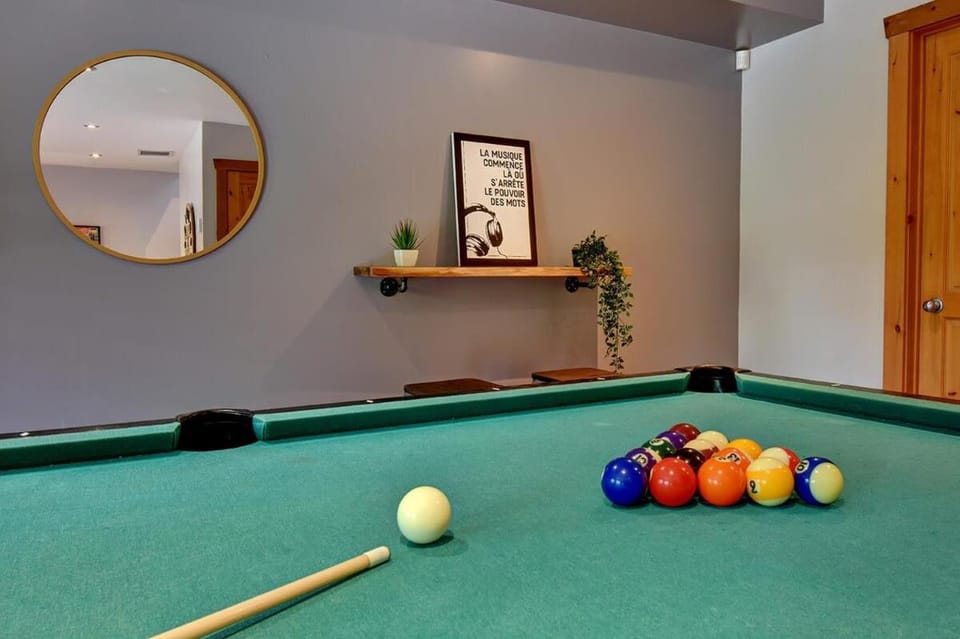 Chic Familiale, Relaxant avec spa en montagnes Chalet in Ontario