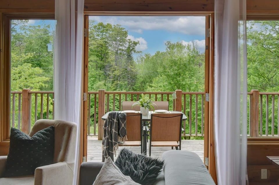 Chic Familiale, Relaxant avec spa en montagnes Chalet in Ontario
