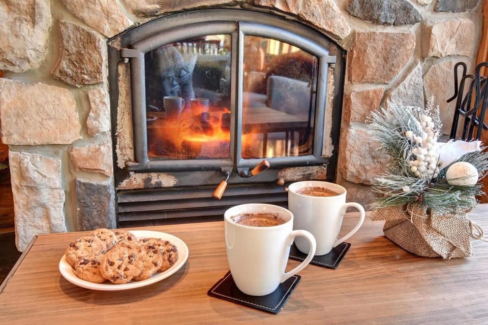 Chic Familiale, Relaxant avec spa en montagnes Chalet in Ontario