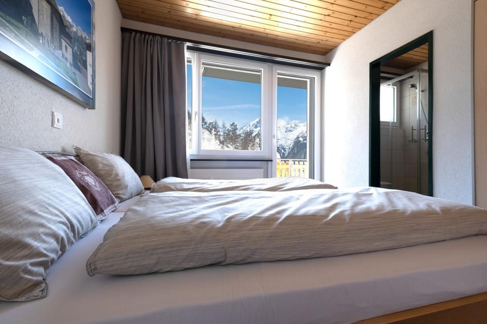 Bed, Bedroom, Mountain view