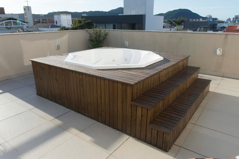 Cobertura no Centrinho dos Ingleses com Jacuzzi Privativa ING-010-1303 Apartment in Florianopolis