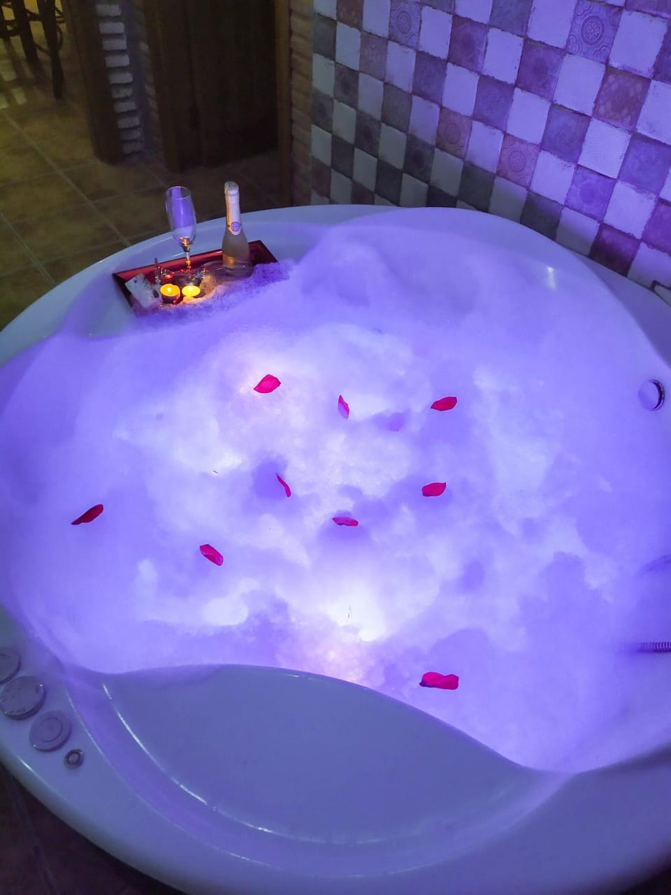 Hot Tub, Decorative detail, Bedroom