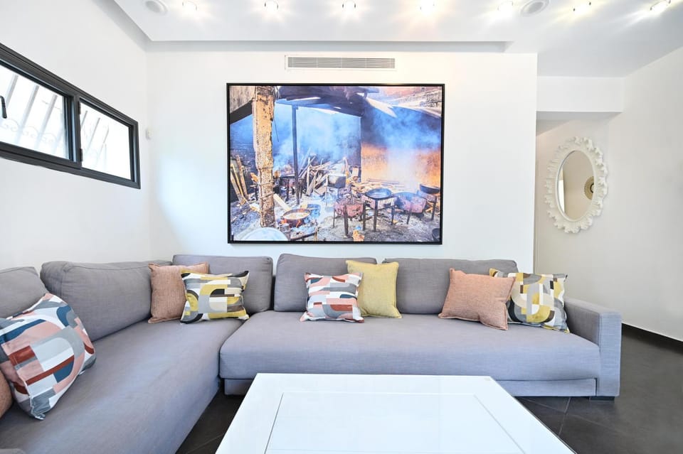 Living room, Decorative detail, Seating area
