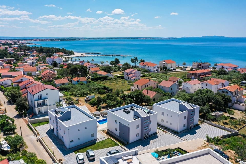 Property building, Nearby landmark, Bird's eye view, Location