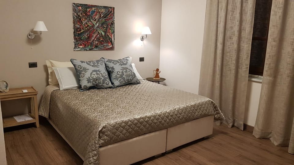 Staff, Spring, Bed, People, Winter, Summer, Photo of the whole room, Decorative detail, Bedroom, Autumn, Seasons, Family