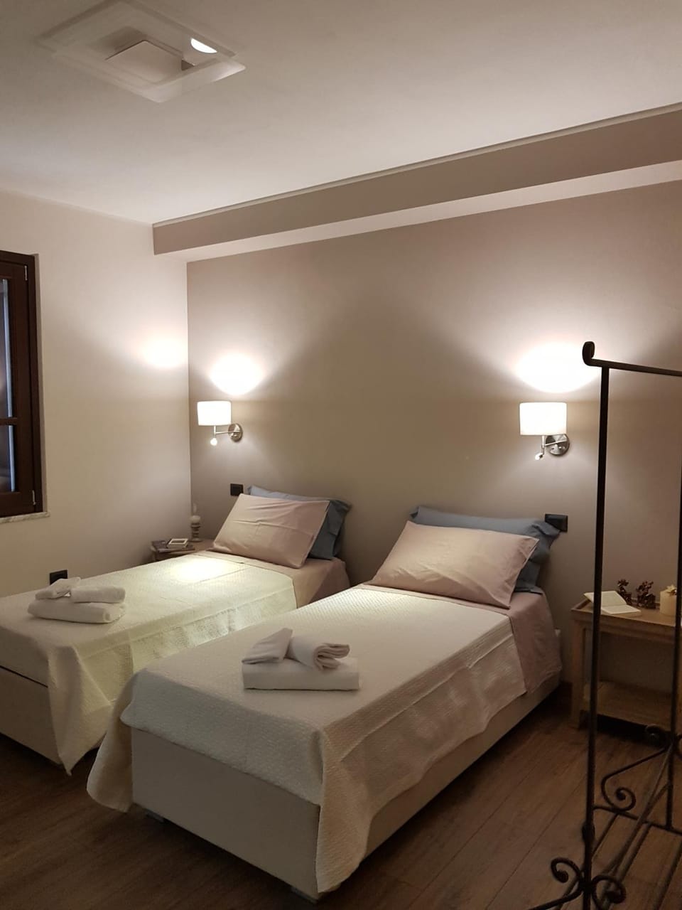 Spring, View (from property/room), Bedroom, Garden view, Italian breakfast, heating, internet, safe, towels, air conditioner