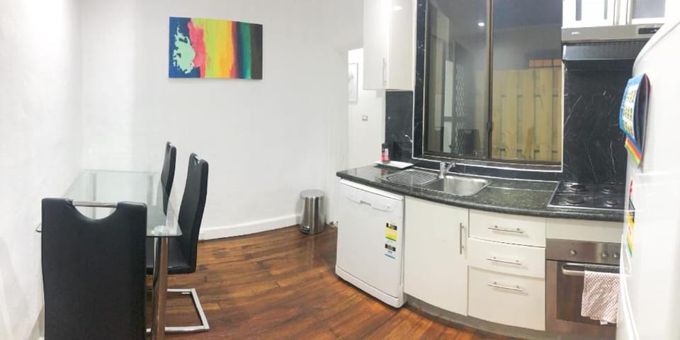 Low price clean linen and free stuff No 2 plenty of on street parking G1 Bed and Breakfast in Sydney