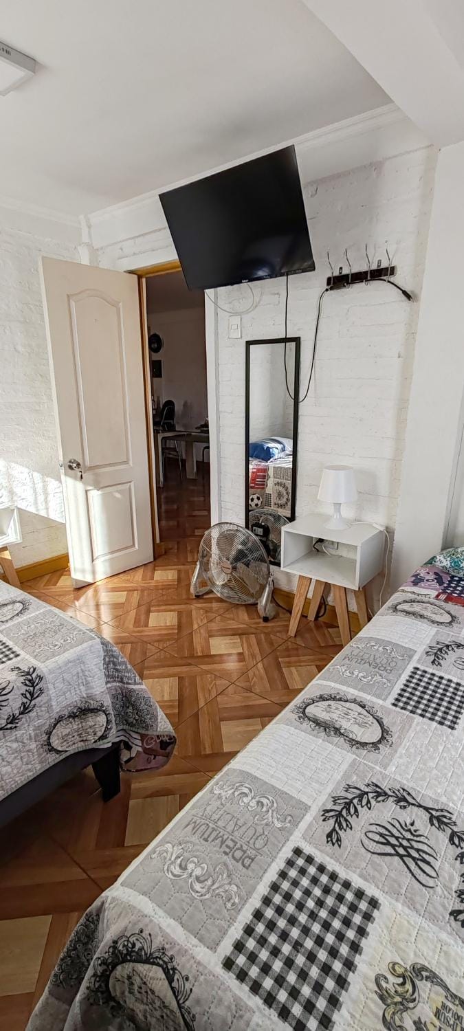 TV and multimedia, Photo of the whole room, Bedroom