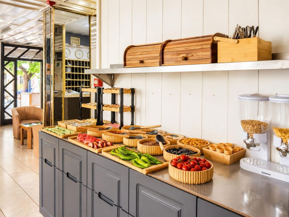 Restaurant/places to eat, Food and drinks, Breakfast, Buffet breakfast