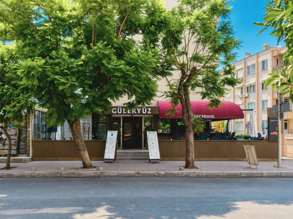 Property building, Restaurant/places to eat, Street view
