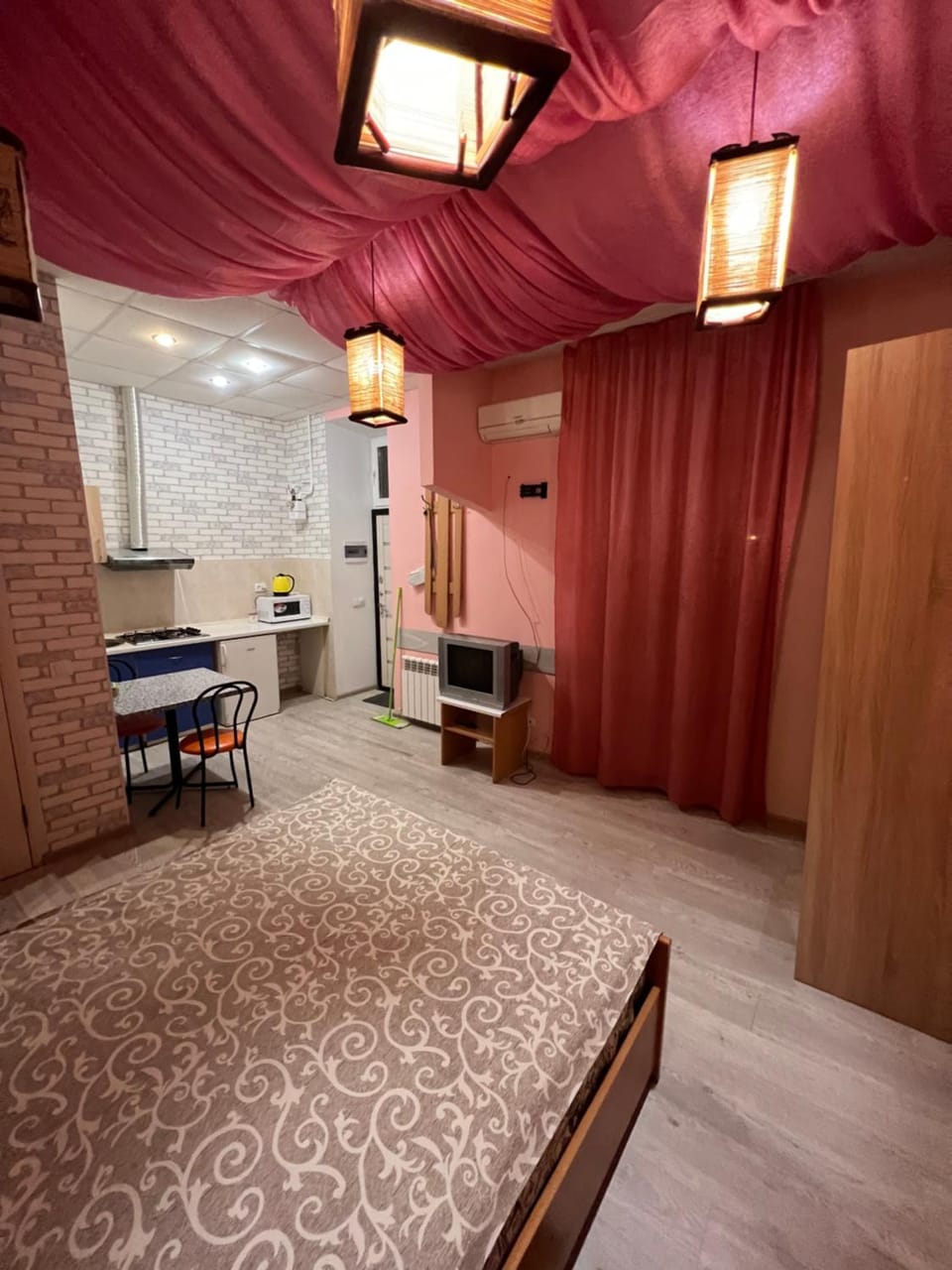 Photo of the whole room