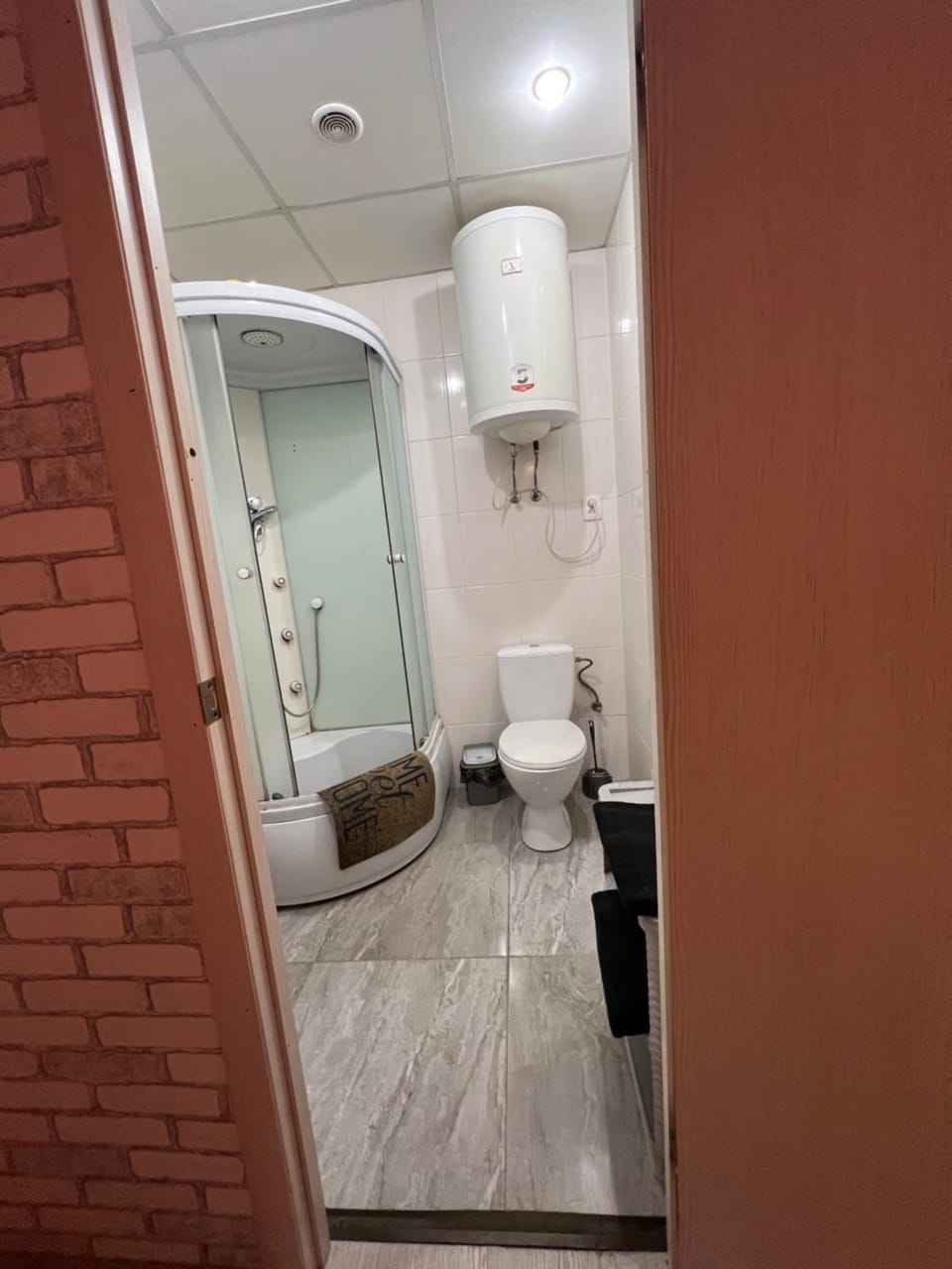 Shower, Toilet