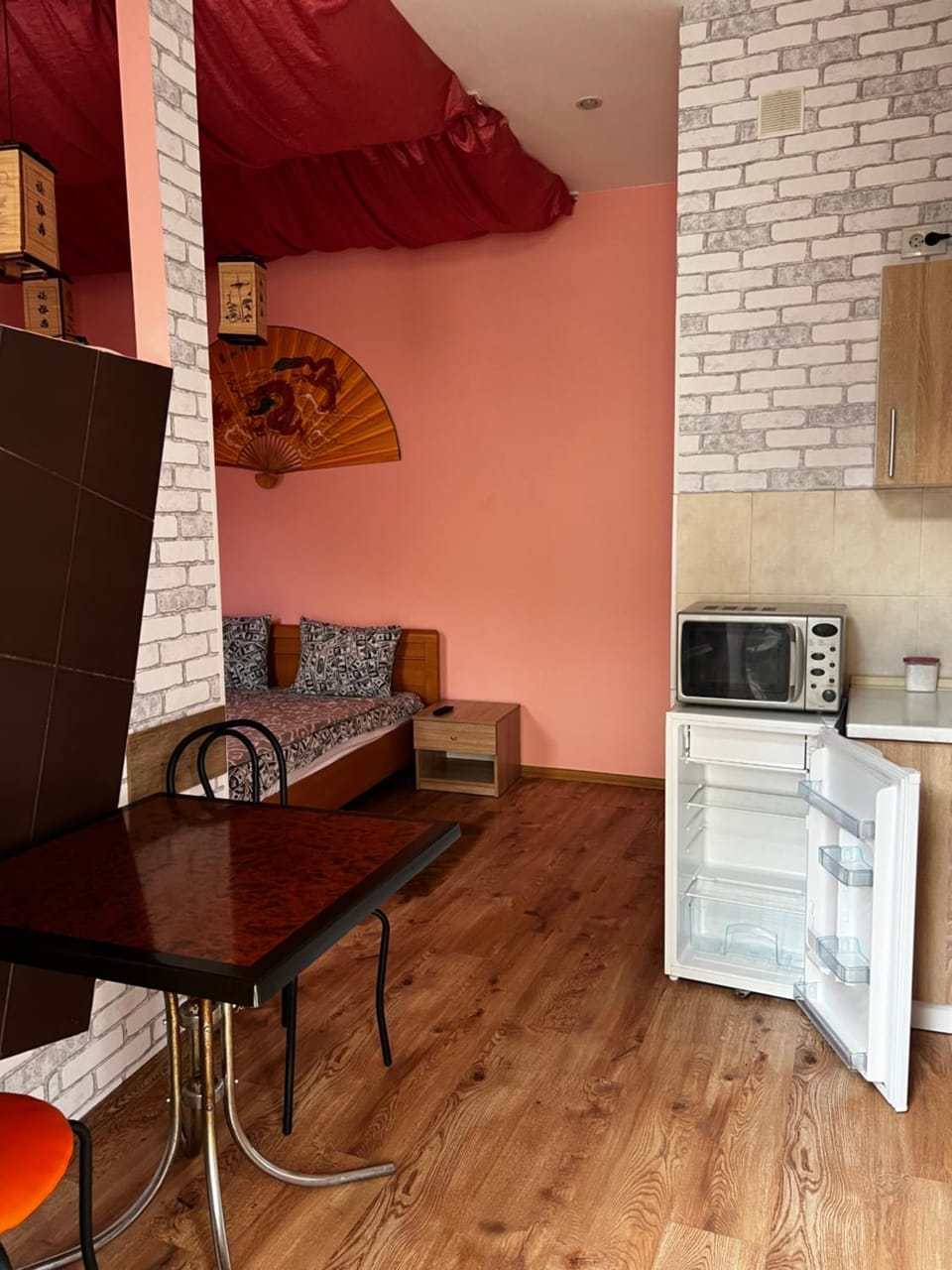 Kitchen or kitchenette, Seating area