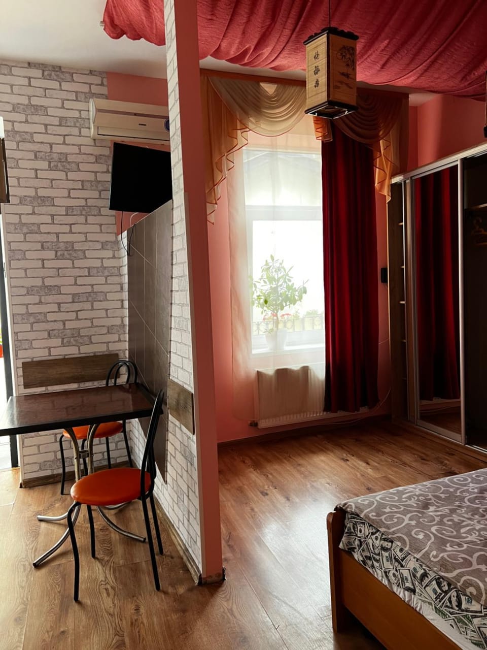 Photo of the whole room