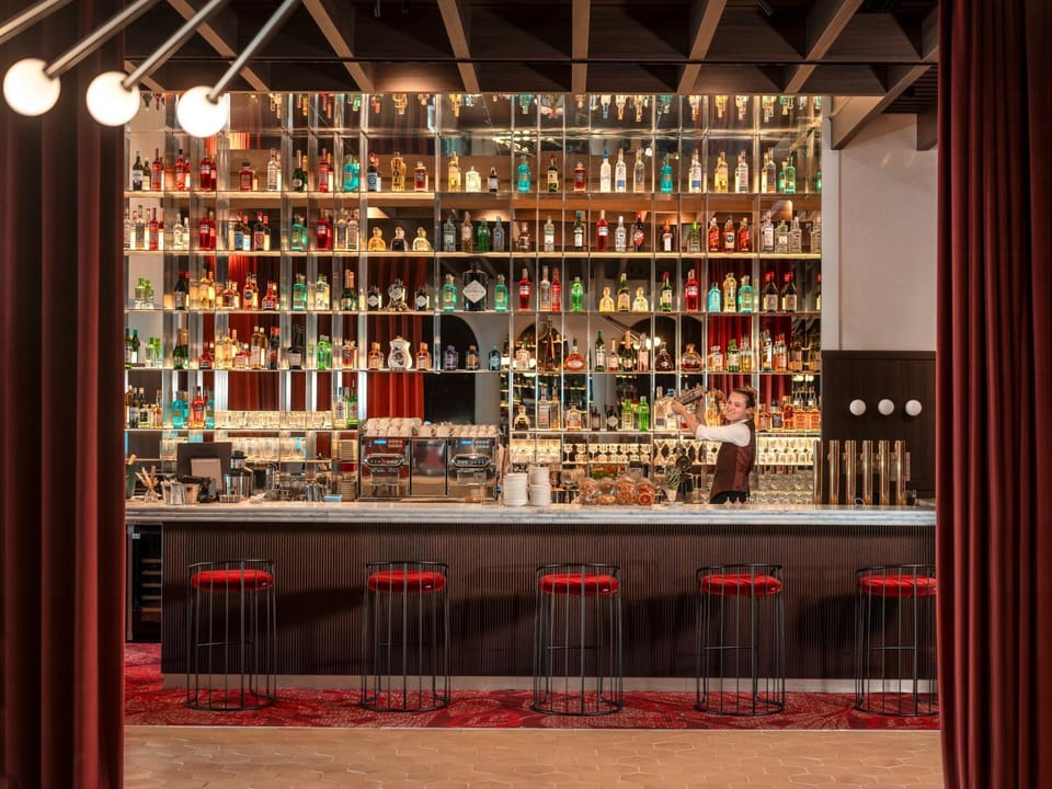 Lounge or bar, Drinks