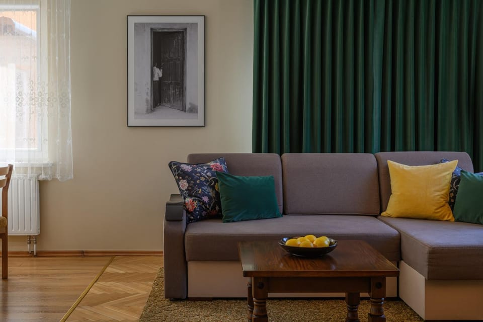 Living room, Decorative detail, Seating area