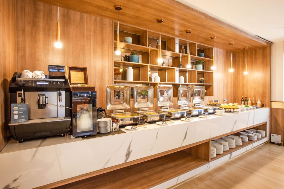 Restaurant/places to eat, Coffee/tea facilities, Food and drinks, Food, Breakfast, Buffet breakfast, Drinks