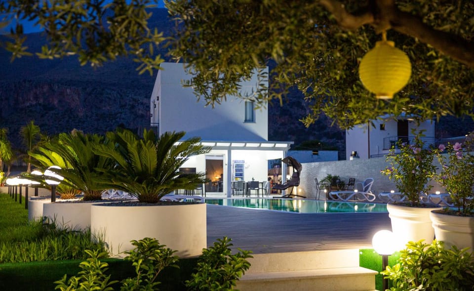 Property building, Swimming pool, Swimming pool