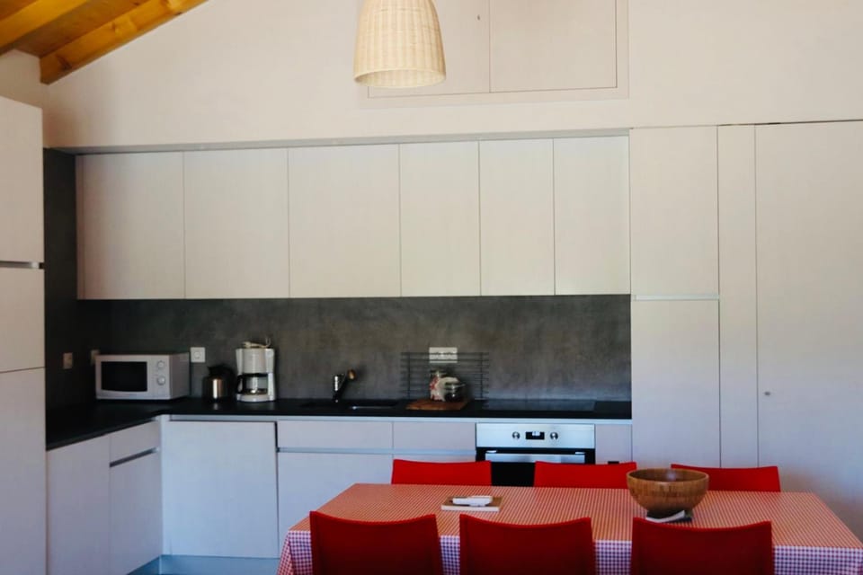 Coffee/tea facilities, Kitchen or kitchenette, Dining area, minibar, pet friendly, toaster