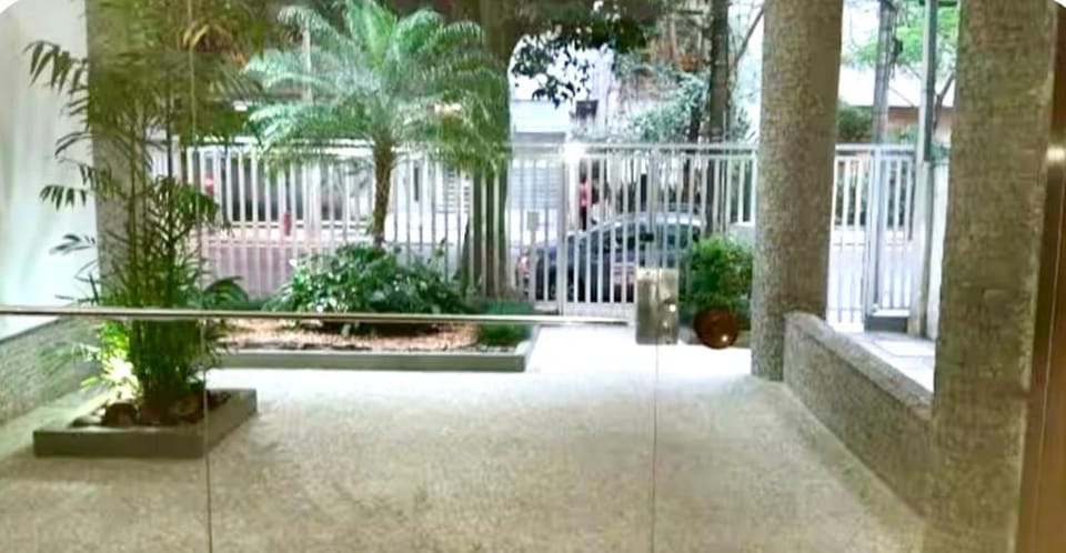 Lindo apartamento na rua do Shopping da Gávea com vaga Apartment in Rio de Janeiro