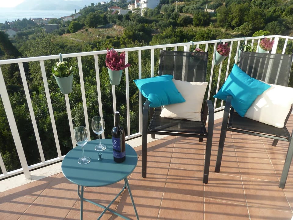 Balcony/Terrace, Mountain view, Sea view