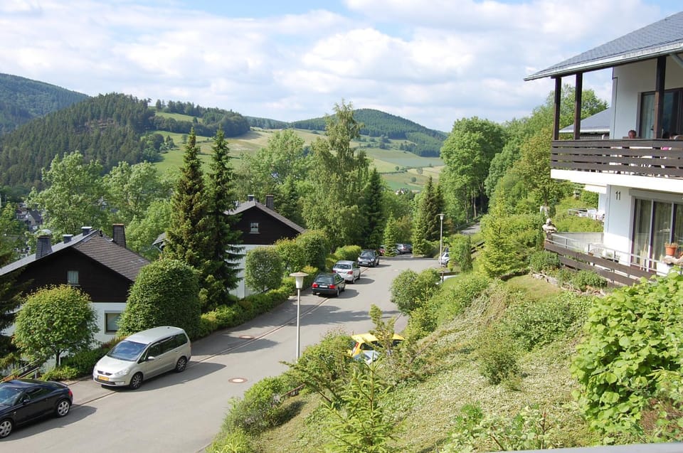 Day, Neighbourhood, Mountain view, Street view, Parking