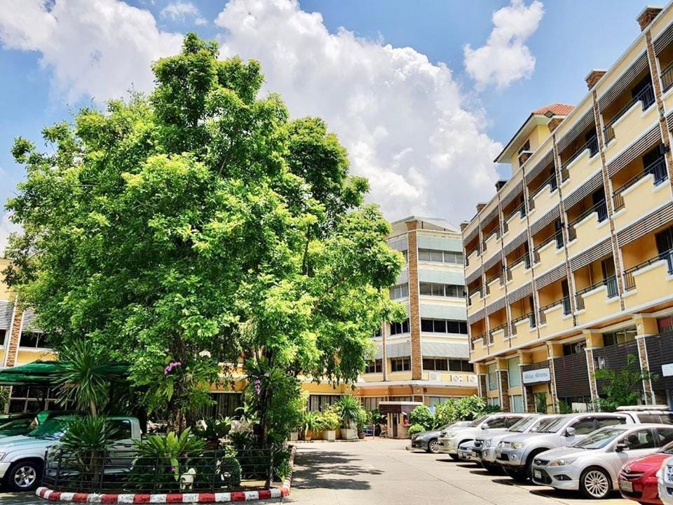 Paholyothin Park Place Hotel in Bangkok