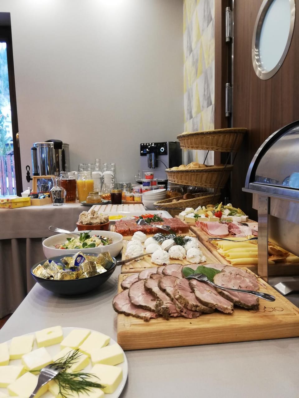 Breakfast, Buffet breakfast