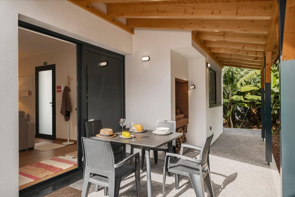 Patio, Dining area