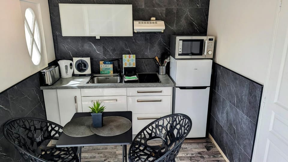 Coffee/tea facilities, Kitchen or kitchenette