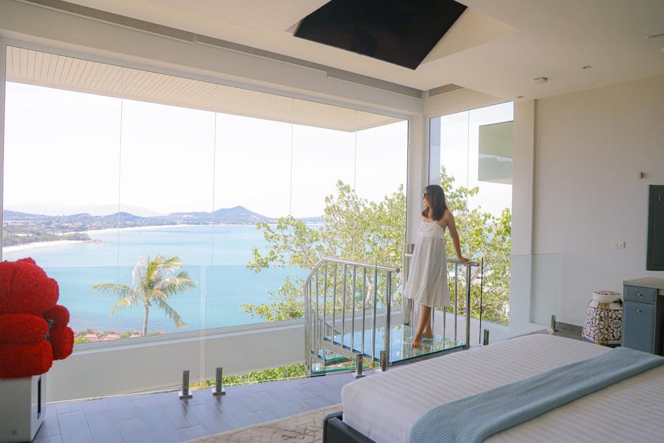 Bedroom, City view, Sea view
