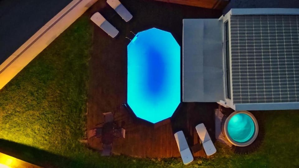Swimming pool, Swimming pool