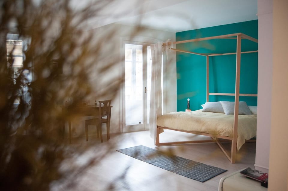 Photo of the whole room, Bedroom