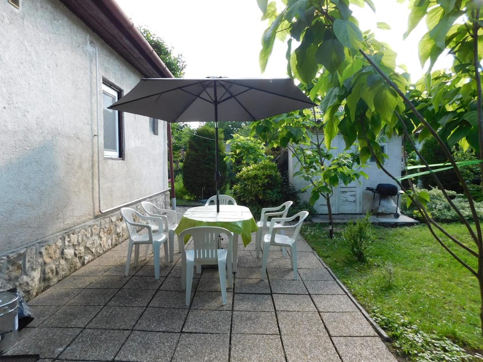 Patio, BBQ facilities