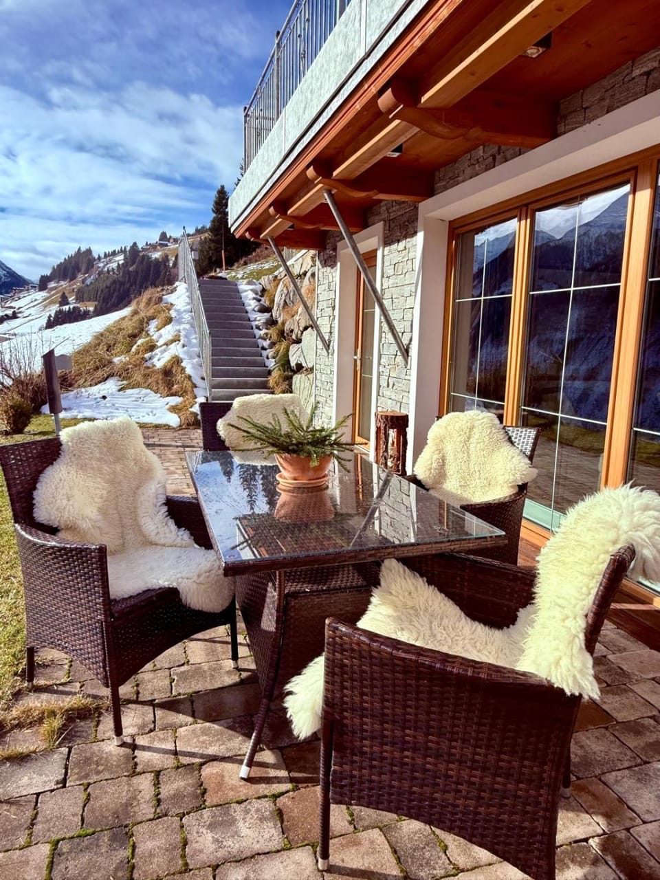 View (from property/room), Balcony/Terrace, Seating area, Mountain view