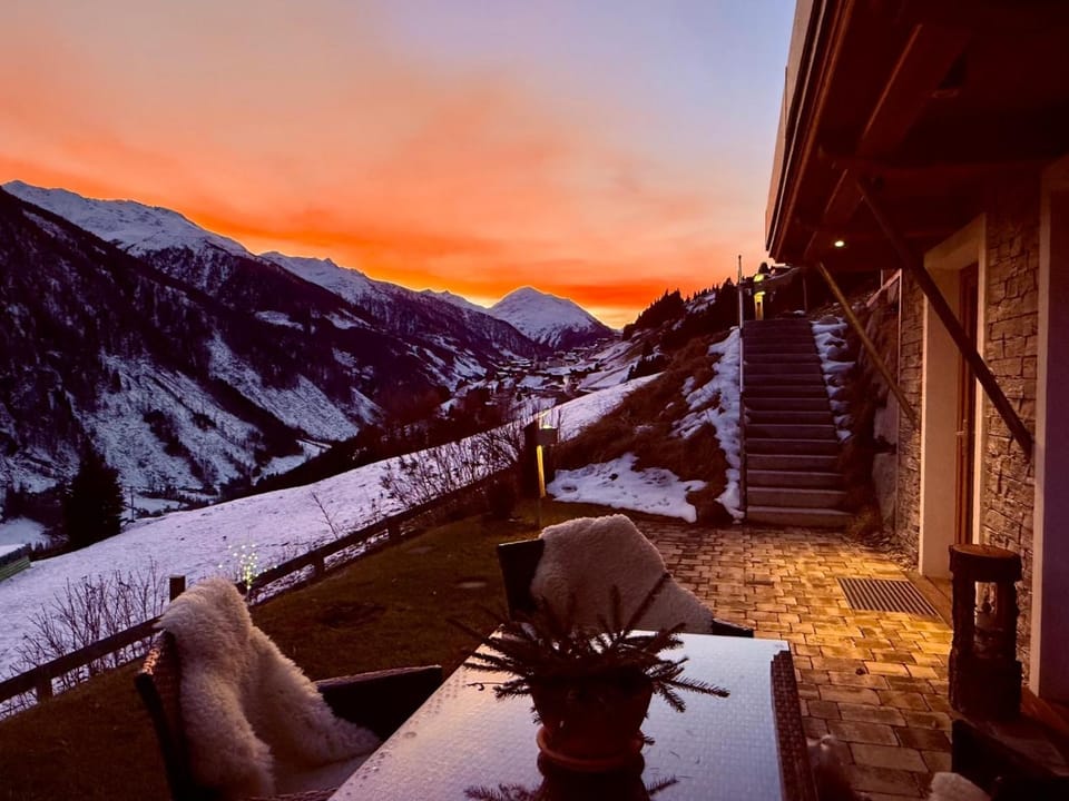 View (from property/room), Balcony/Terrace, Mountain view, Sunset