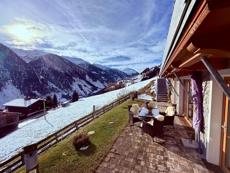 Property building, Natural landscape, Winter, Balcony/Terrace, Mountain view