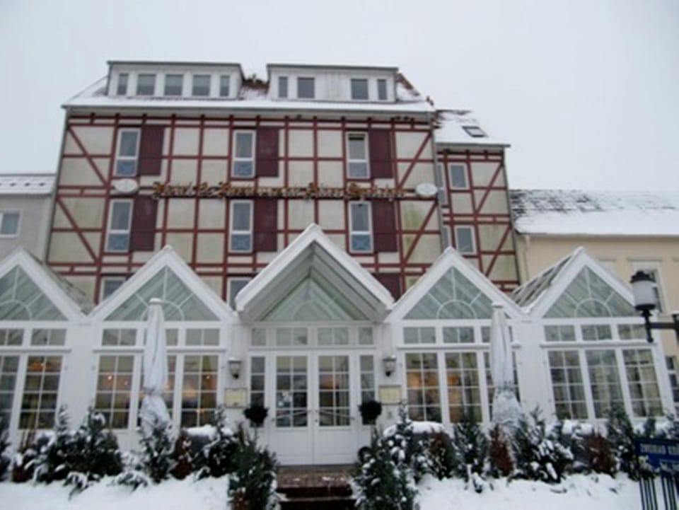 Property building, Facade/entrance, Winter