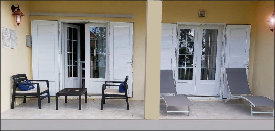 Property building, Patio, Facade/entrance