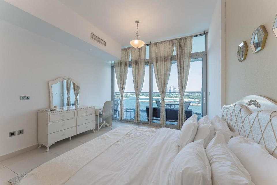 Holiday Apartment in Palm Jumeirah with Beach Access Apartment in Dubai