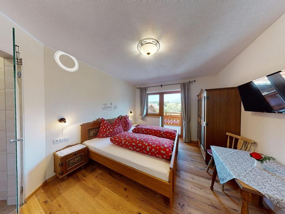 Bed, TV and multimedia, Bedroom, wardrobe