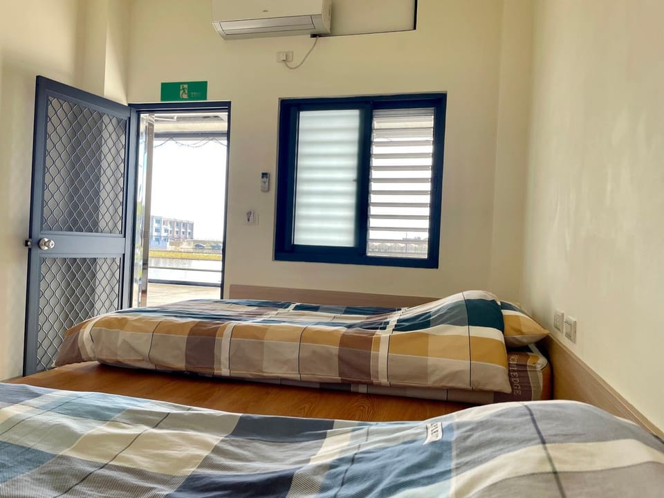 Bed, Bedroom, air conditioner