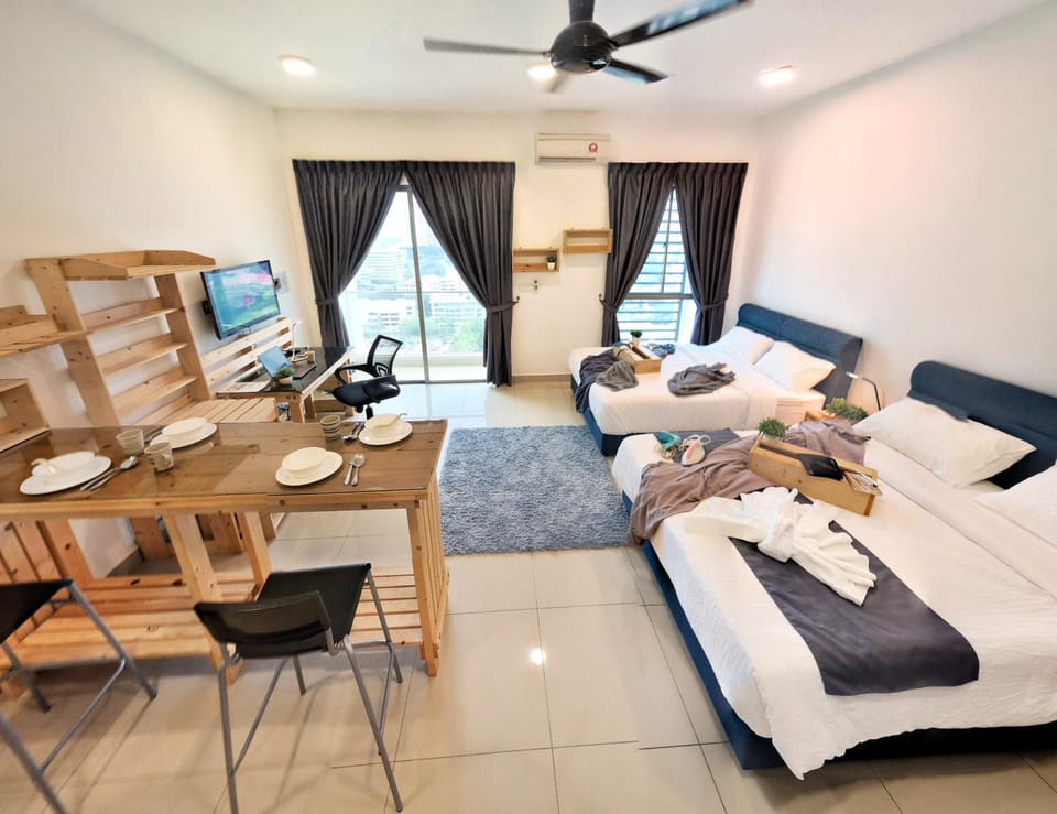 Bed, Photo of the whole room, Dining area