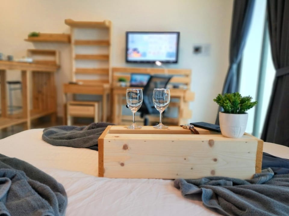Bed, Living room, Seating area