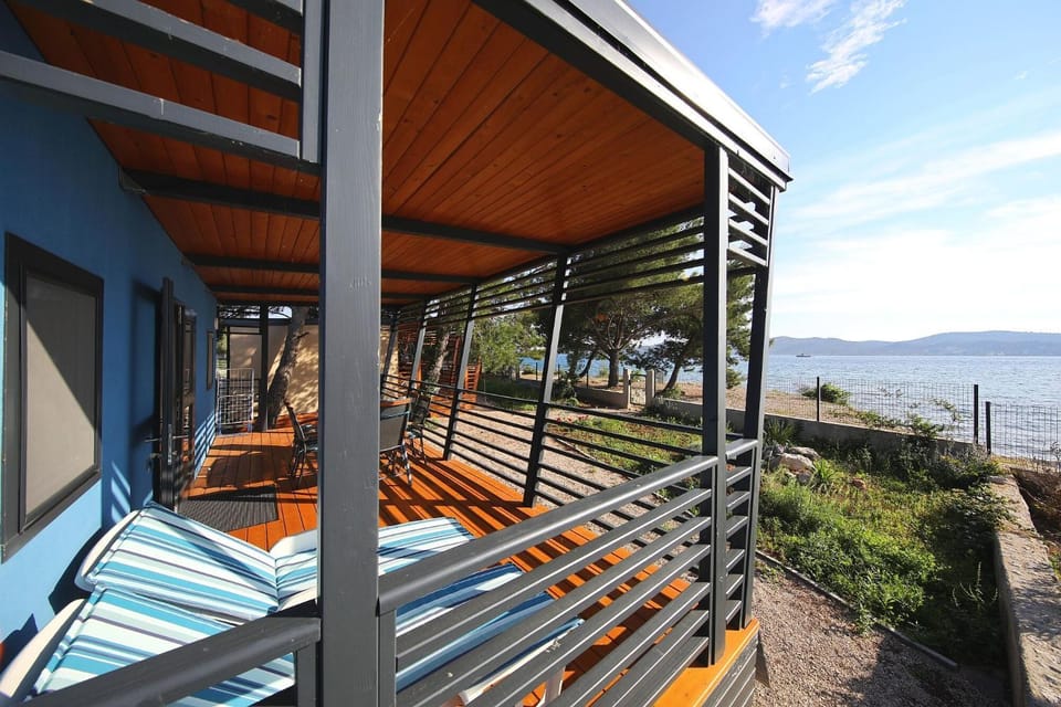 Property building, Balcony/Terrace, Area and facilities