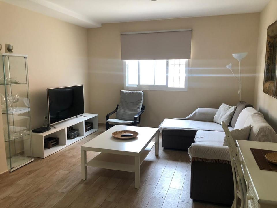 Bed, TV and multimedia, Lounge or bar, internet, air conditioner