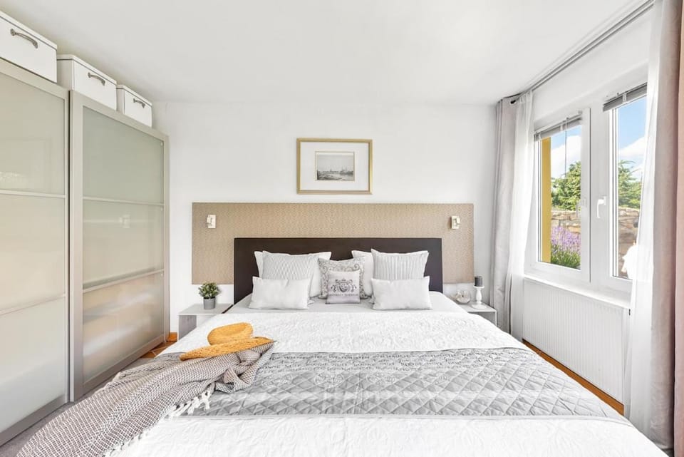 Bed, Bedroom, wardrobe