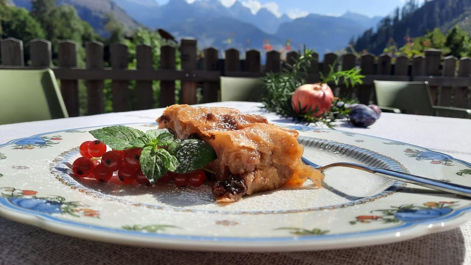 Patio, Food close-up, Natural landscape, Summer, Garden, Food and drinks, Garden view, Mountain view, Meals, Breakfast, Buffet breakfast