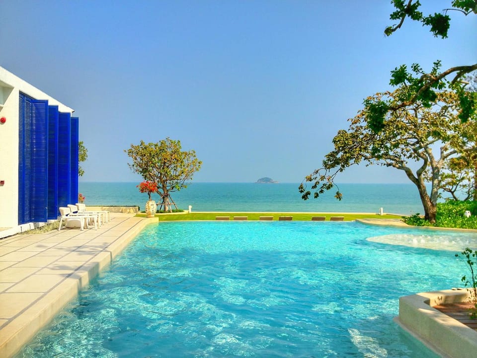 Chelona huahin beachfront condominium Apartment in Nong Kae
