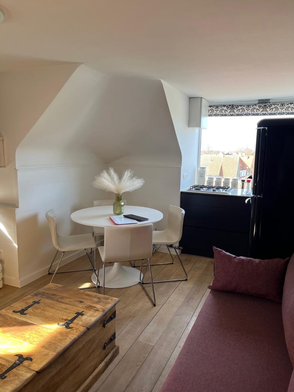 Kitchen or kitchenette, Living room, Dining area